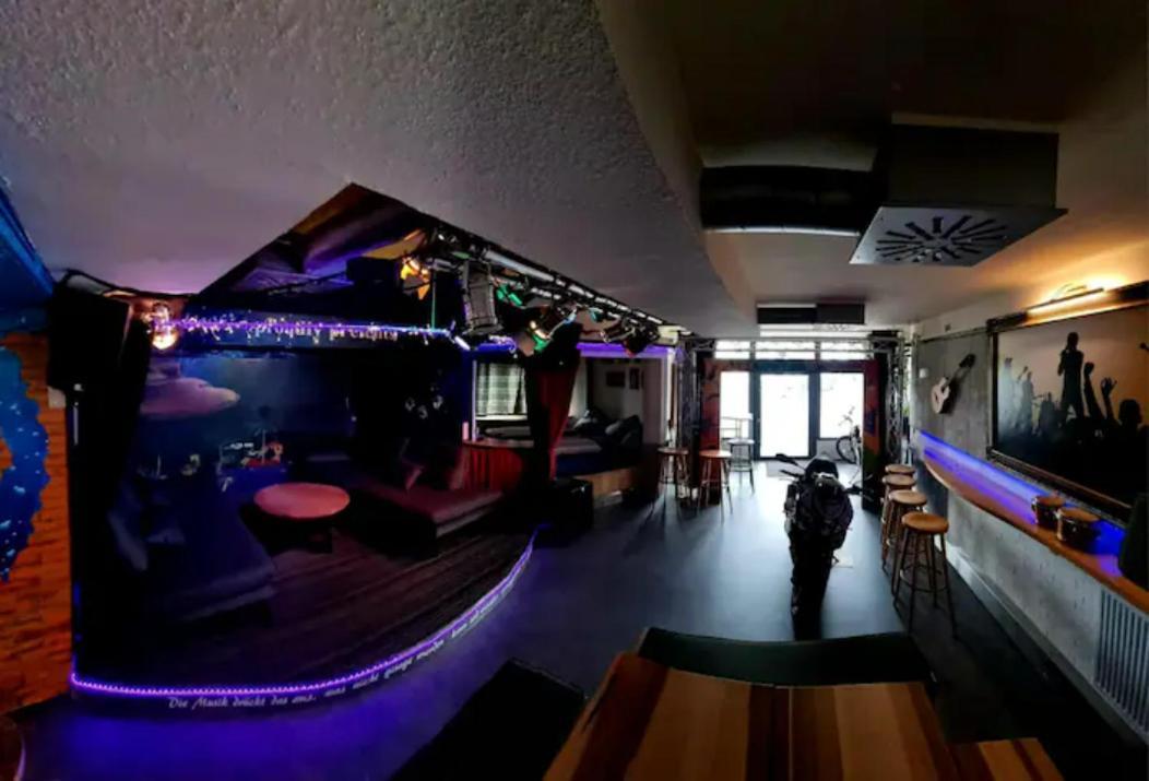Musikbuehne Flieger - Das Konzept - Loften In Einer Kneipe Tettnang Exterior foto