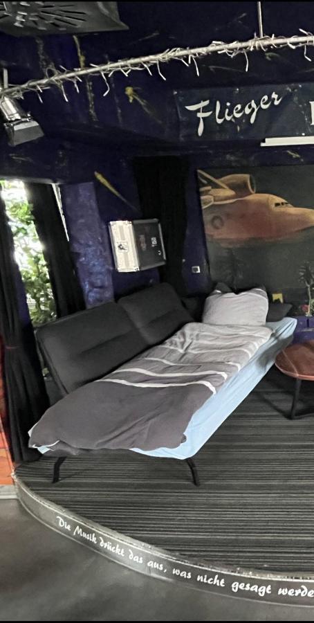 Musikbuehne Flieger - Das Konzept - Loften In Einer Kneipe Tettnang Exterior foto